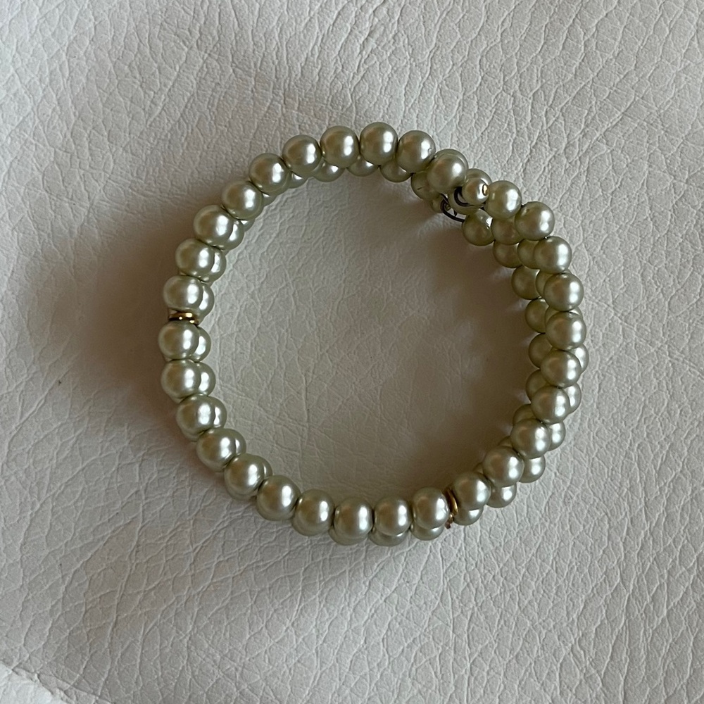 vintage (~1960s) | three-layer faux pearl coiled wire bracelet - Picture 5 of 5